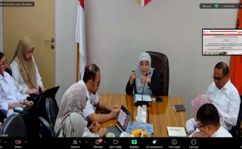 Inspektur Utama Bawaslu, Rini Wartini, saat membuka Rapat Inventarisasi Permasalahan Pengelolaan Dana Hibah Pemilihan dalam Rangka Penerapan Manajemen Risiko Tematik Pengelolaan Dana Hibah Pemilihan di Lingkungan Bawaslu secara daring, Rabu (8/7/2026).