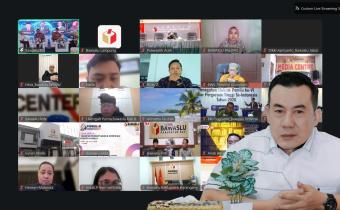 Anggota Bawaslu Provinsi Lampung, Tamri, mengikuti Focus Group Discussion (FGD) bertajuk "Menemukan Formulasi Pelaksanaan Fungsi Pengawas dan Pemutus Dalam Rangka Penguatan Lembaga Pengawas Pemilu" yang diselenggarakan oleh Bawaslu RI secara daring melalui Zoom Meeting, Kamis (9/7). 