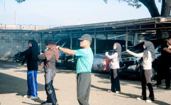Badan Pengawas Pemilihan Umum (Bawaslu) Provinsi Lampung melaksanakan kegiatan senam bersama dalam rangka program Jumat Sehati dan Jumpa Berlian di halaman Kantor Bawaslu Provinsi Lampung pada Jumat (10/07).