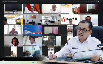 Badan Pengawas Pemilihan Umum (Bawaslu) Provinsi Lampung mengikuti rapat penataan sumber daya manusia (SDM), khususnya terkait pengelolaan pegawai di lingkungan Bawaslu, yang diselenggarakan oleh Bawaslu Republik Indonesia secara daring melalui Zoom Meeting, Rabu (22/7).