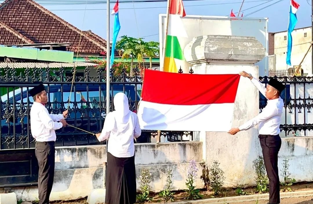 Pengibaran Bendera Merah Putih 