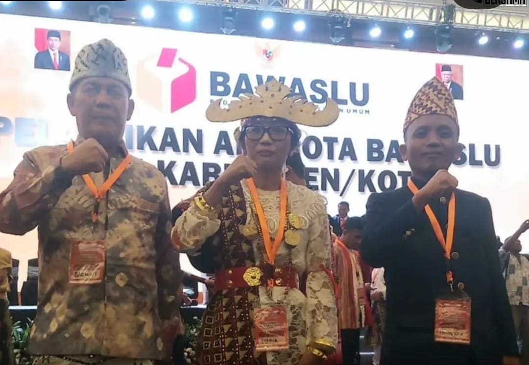 Foto bersama Anggota Bawaslu Kota Metro Periode 2023-2028
