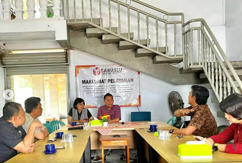 Bawaslu Kota Metro saat menerima kunjungan Polres Metro