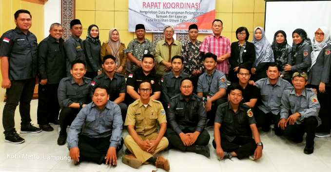 Foto bersama dengan para Narasumber dan peserta Rakord