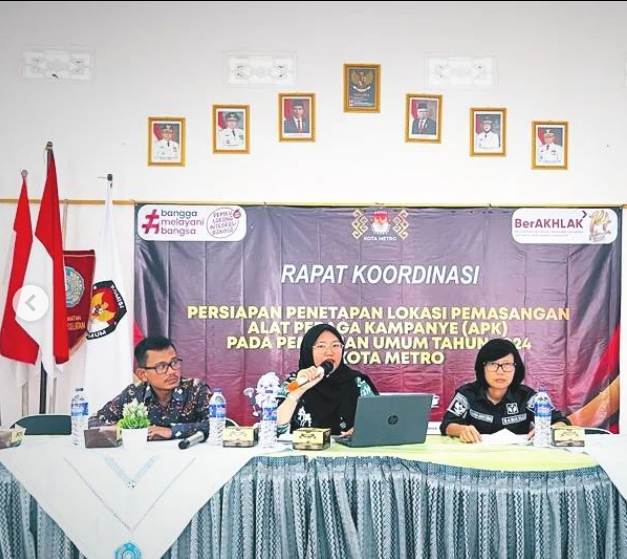 Anggota Bawaslu Kota Metro saat hadiri Rakord 