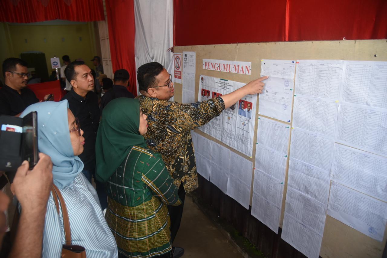 memantau salah satu TPS di di Kecamatan Pontap