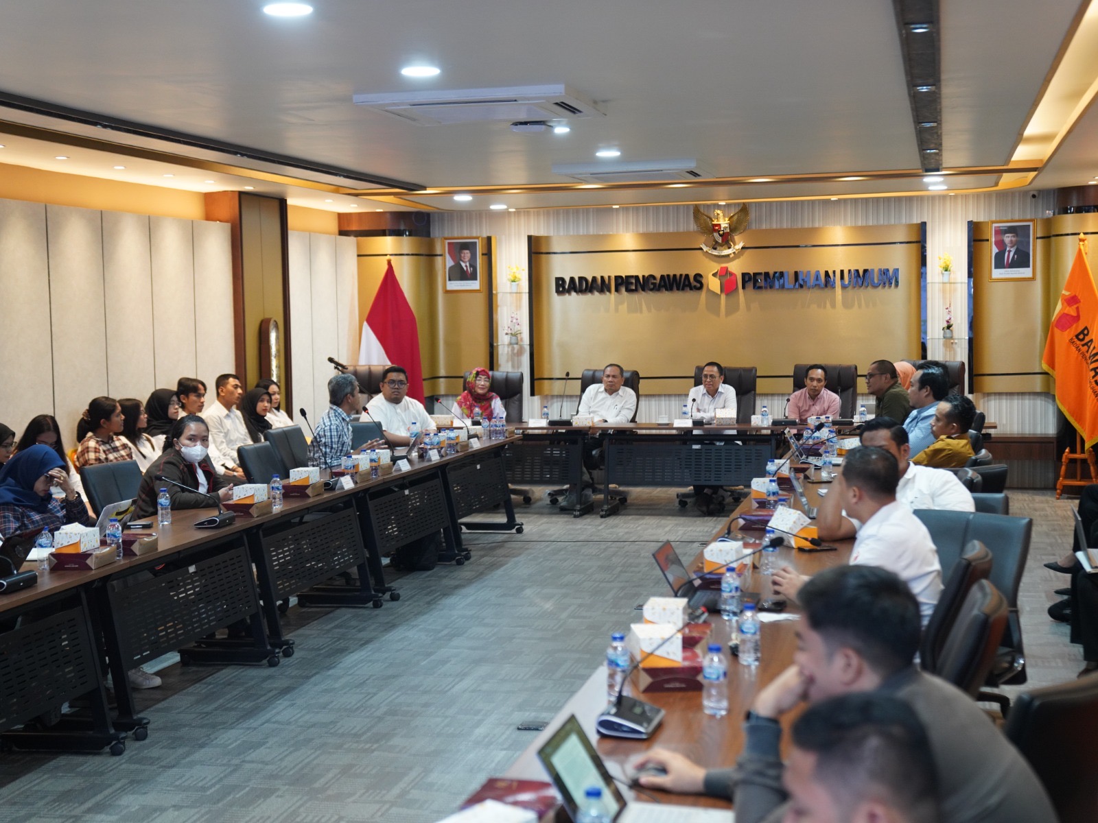 foto rapat
