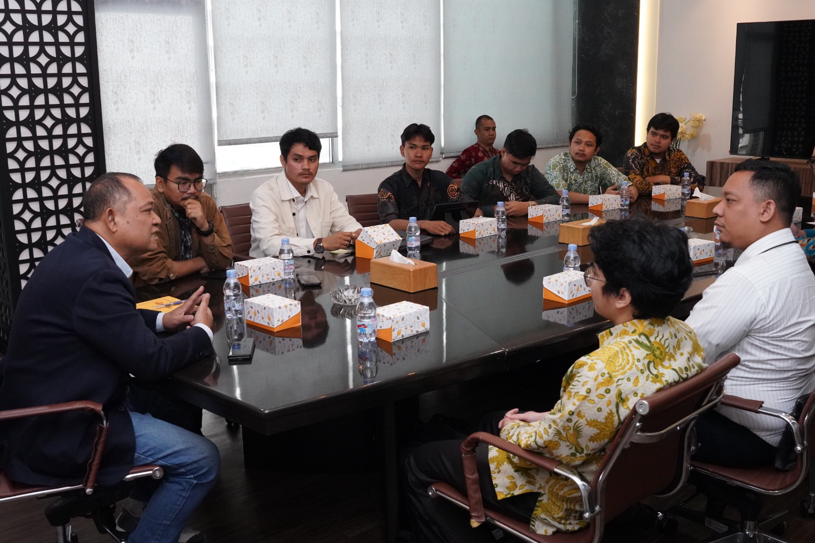 Anggota Bawaslu Totok Hariyono saat beraudiensi dengan Dewan Pimpinan Pusat (DPP) Lembaga Advokasi dan Bantuan Hukum Bulan Bintang (LABH) di Gedung Bawaslu