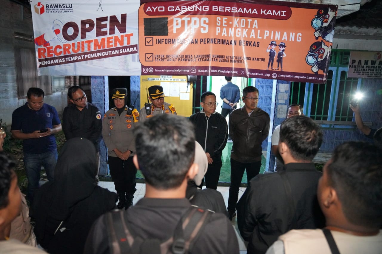 Anggota Bawaslu Puadi bersama jajaran pengawas Bawaslu Kabupaten Bangka melakukan patroli pengawasan di dua TPS di Bangka