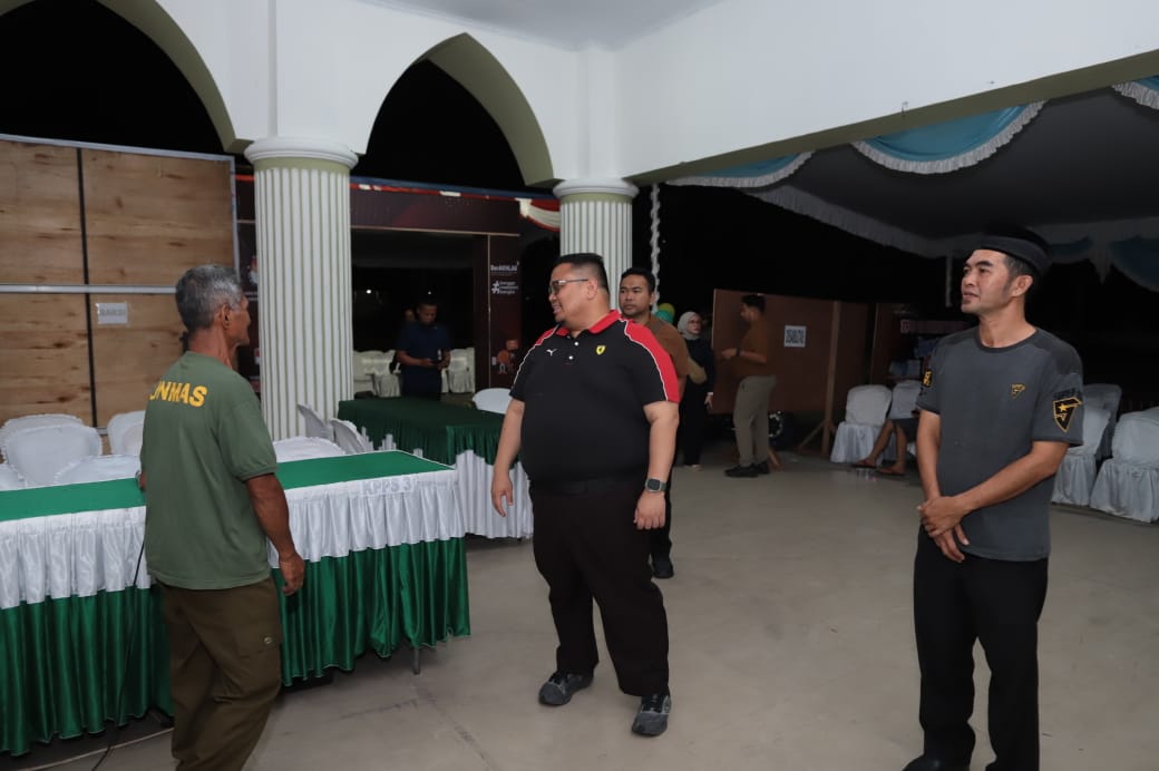 mengecek kesiapan TPS