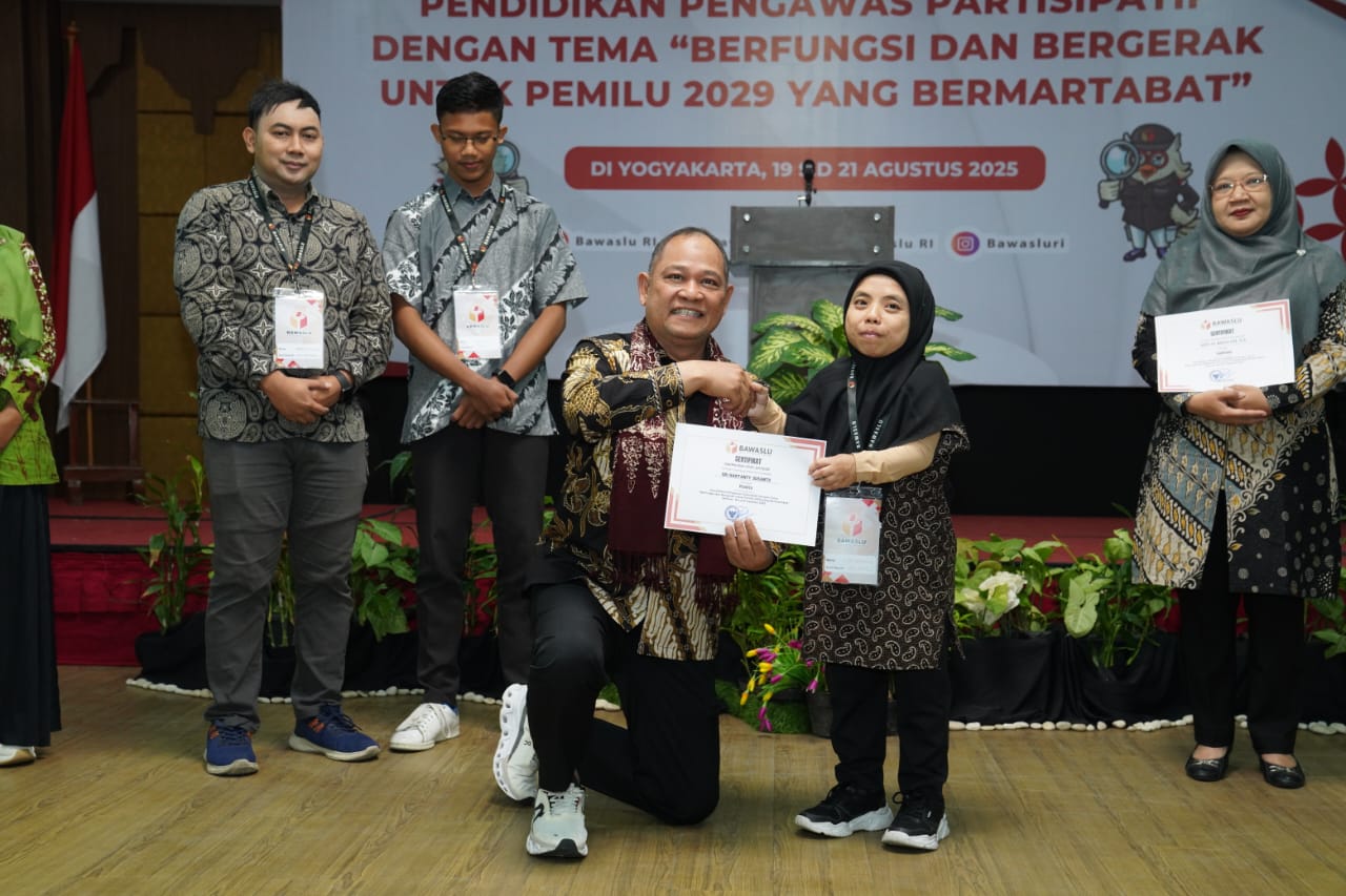 menutup kegiatan