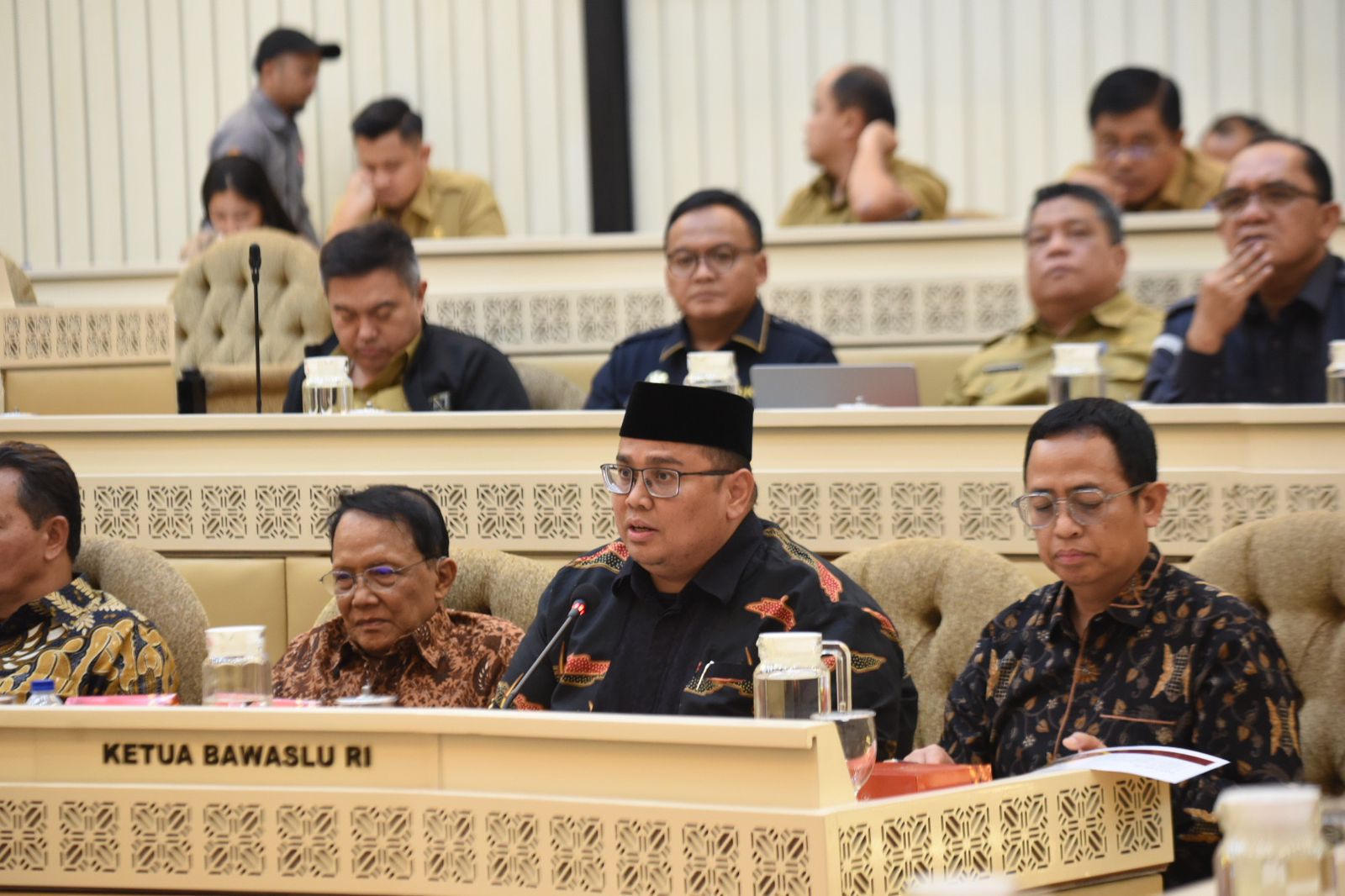 Foto rapat di gedung MPR/DPR