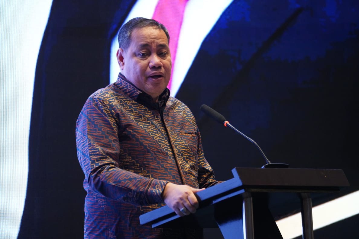 Anggota Bawaslu saat membuka Evaluasi Data dan Informasi 