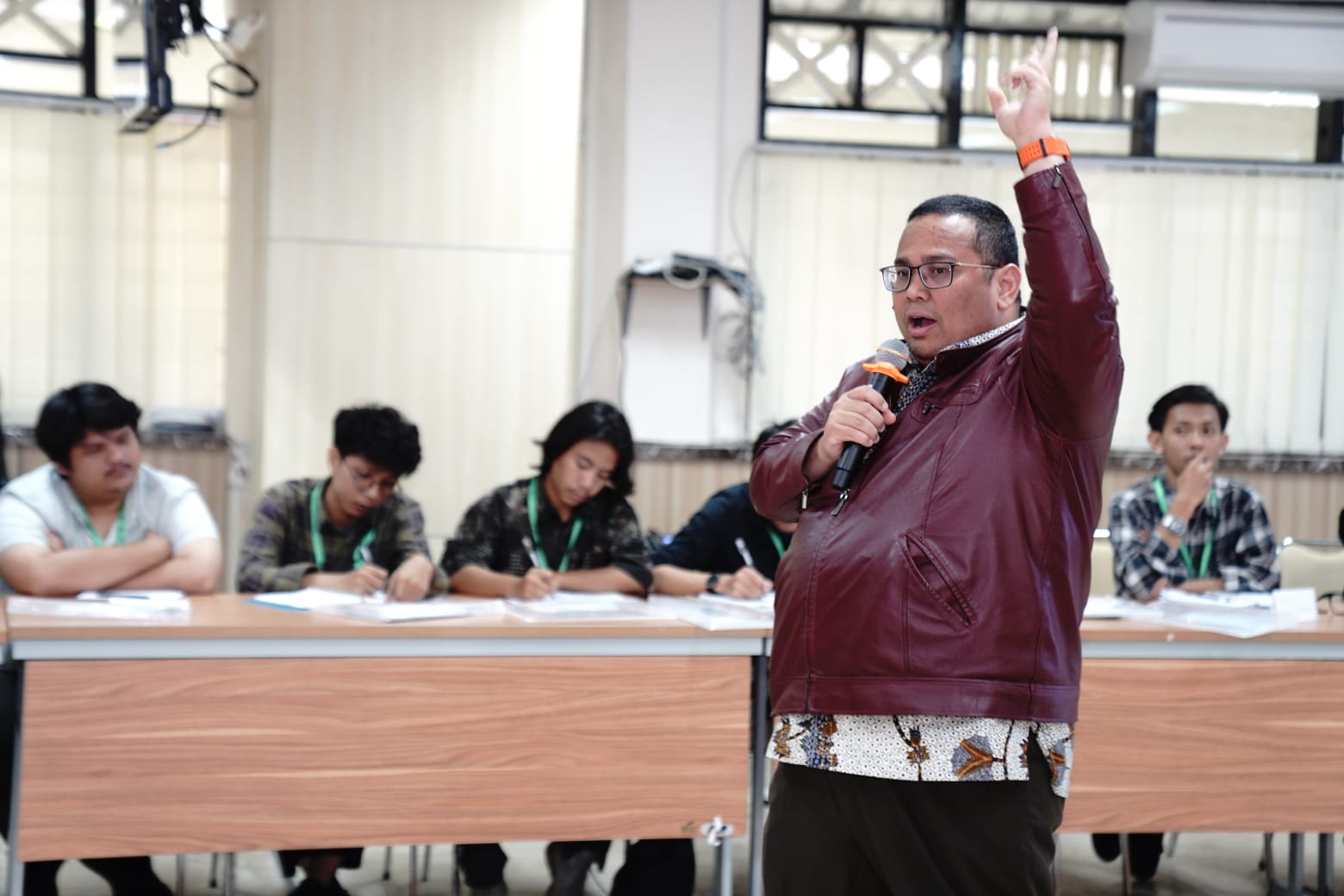 ketua Bawaslu Rahmat Bagja menjadi pembicara 