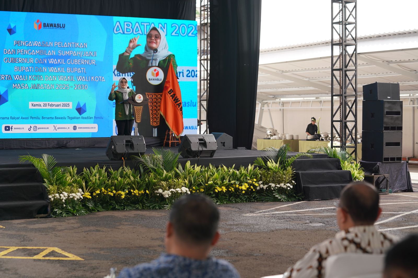 foto Anggota Bawaslu Lolly Suhenty 