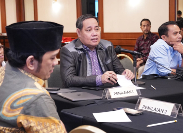 Anggota Bawaslu Herwyn JH Malonda dalam Rapat Penyusunan Rencana Aksi Reformasi Birokrasi Bawaslu Tahun 2025 dan Penilaian Usulan Nominasi Award Divisi SDMO Bawaslu Tahun 2024