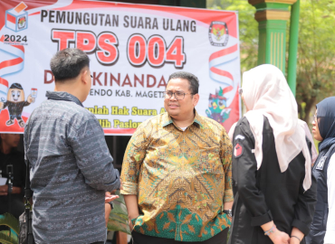 Ketua Bawaslu Rahmat Bagja turut mengawasi PSU Magetan di empat TPS, Jawa Timur