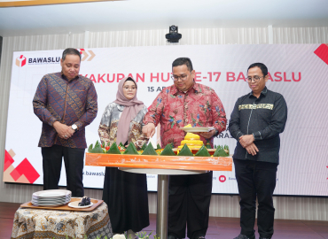 Pemotongan tumpeng