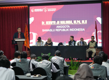 Anggota Bawaslu memberikan arahan kepada Panwascam se-Kab.Serang