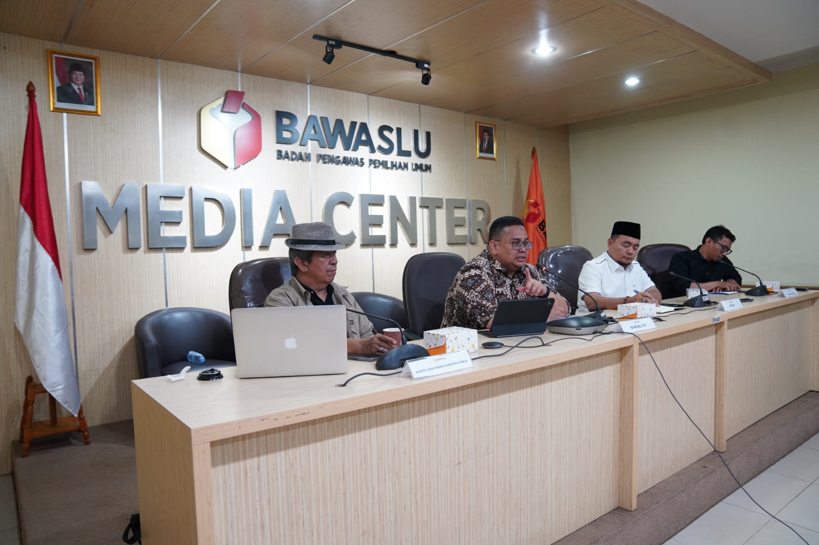 materi dalam diskusi