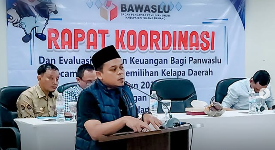 anggota Bawaslu Provinsi Lampung memberikan penyampaian terkait pemilihan serentak 2024