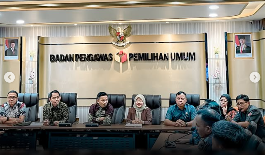 foto bersama pimpinan Bawaslu RI