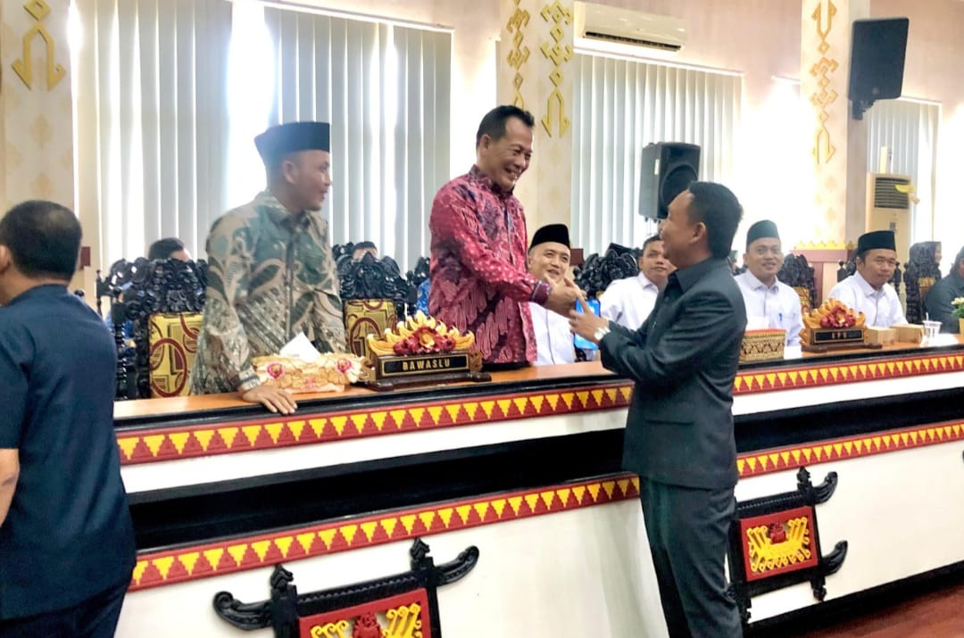 Ketua dan Anggota Bawaslu Kota Metro sesaat sebelum sidang dimulai