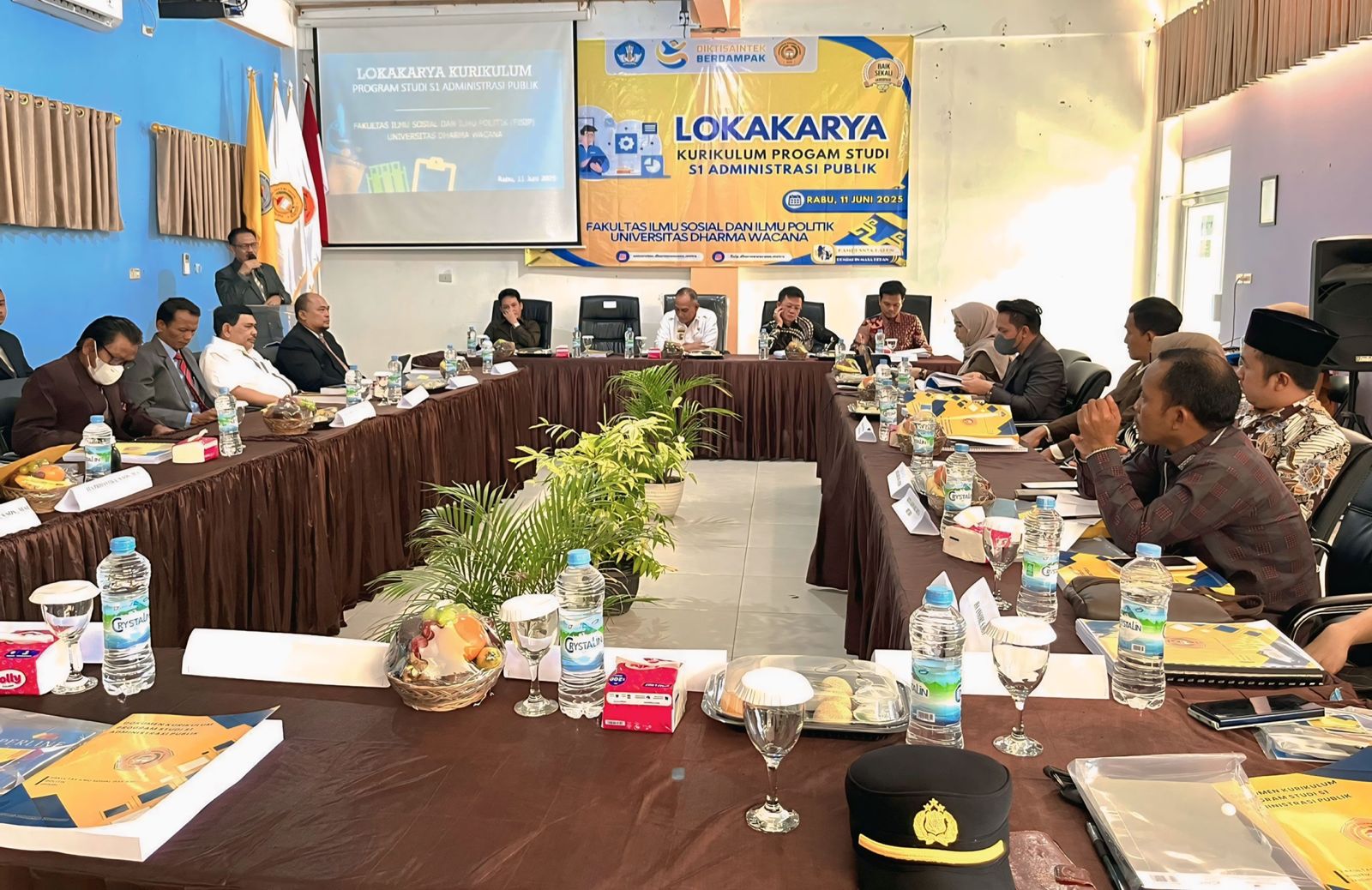 Foto saat lokakarya kurikulum 