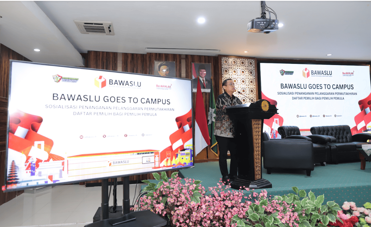 Anggota Bawaslu Puadi dalam kegiatan Bawaslu Goes to Campus: Sosialisasi Penanganan Pelanggaran Pemutakhiran Daftar Pemilih bagi Pemilih Pemula di Universitas MUhammadiyah Jakarta, Kamis (18/12/2025).