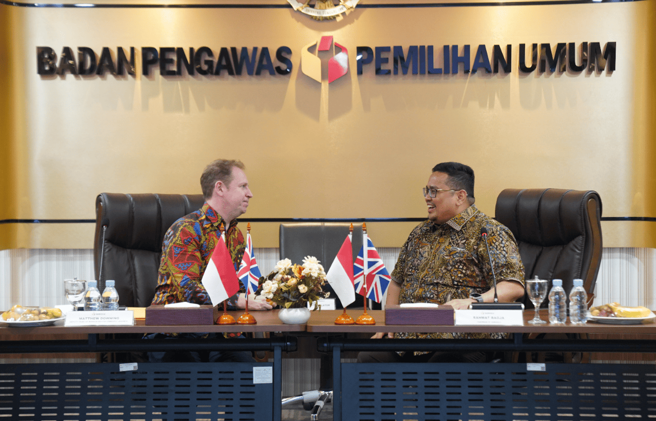 Ketua Bawaslu Rahmat Bagja saat menerima delegasi CIMD Matthew Downing di Kantor Bawaslu, Rabu (21/1/2026)