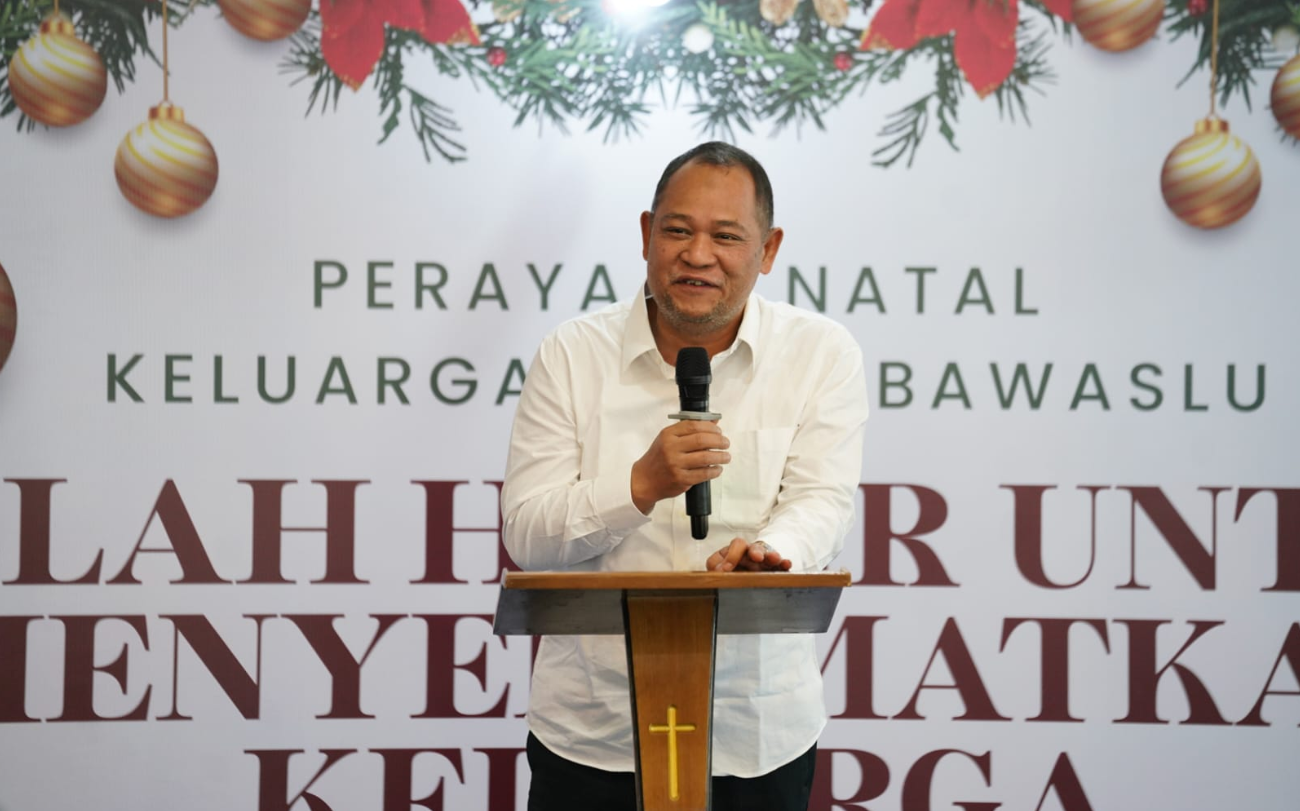 Anggota Bawaslu Totok Hariyono dalam perayaan Natal Keluarga Besar Bawaslu di Jakarta, Rabu (10/12/2025).