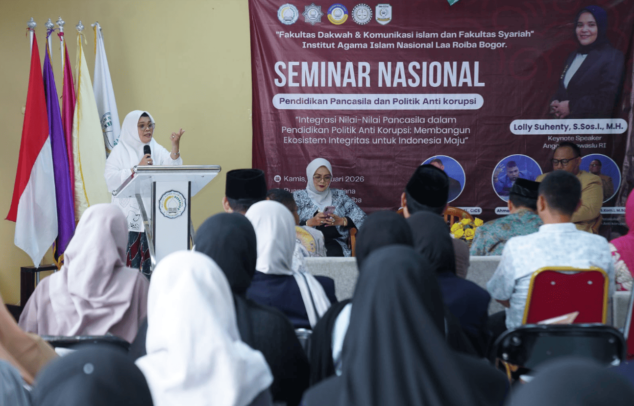 Anggota Bawaslu Lolly Suhenty saat menjadi keynote speaker dalam Seminar Nasional Pendidikan Pancasila dan Politik Anti Korupsi di Institut Agama Islam Nasional (IAIN) La Roiba, Bogor, Kamis (8/1/2026).