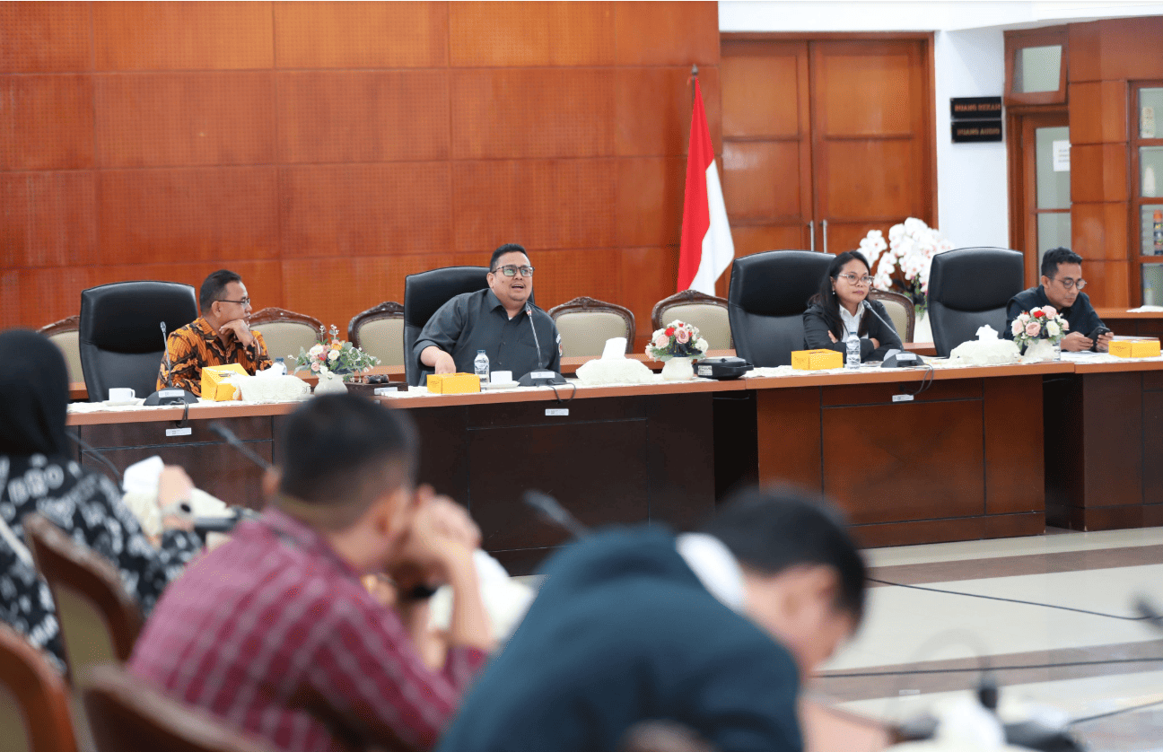 Ketua Bawaslu Rahmat Bagja saat menjadi narasumber dalam rapat Mahkamah Kehormatan Dewan (MKD) yang mengangkat tema Perbandingan dan Teknik Penyusunan Putusan Lembaga Etik di Bogor, Jawa Barat, Senin (2/2/2026).