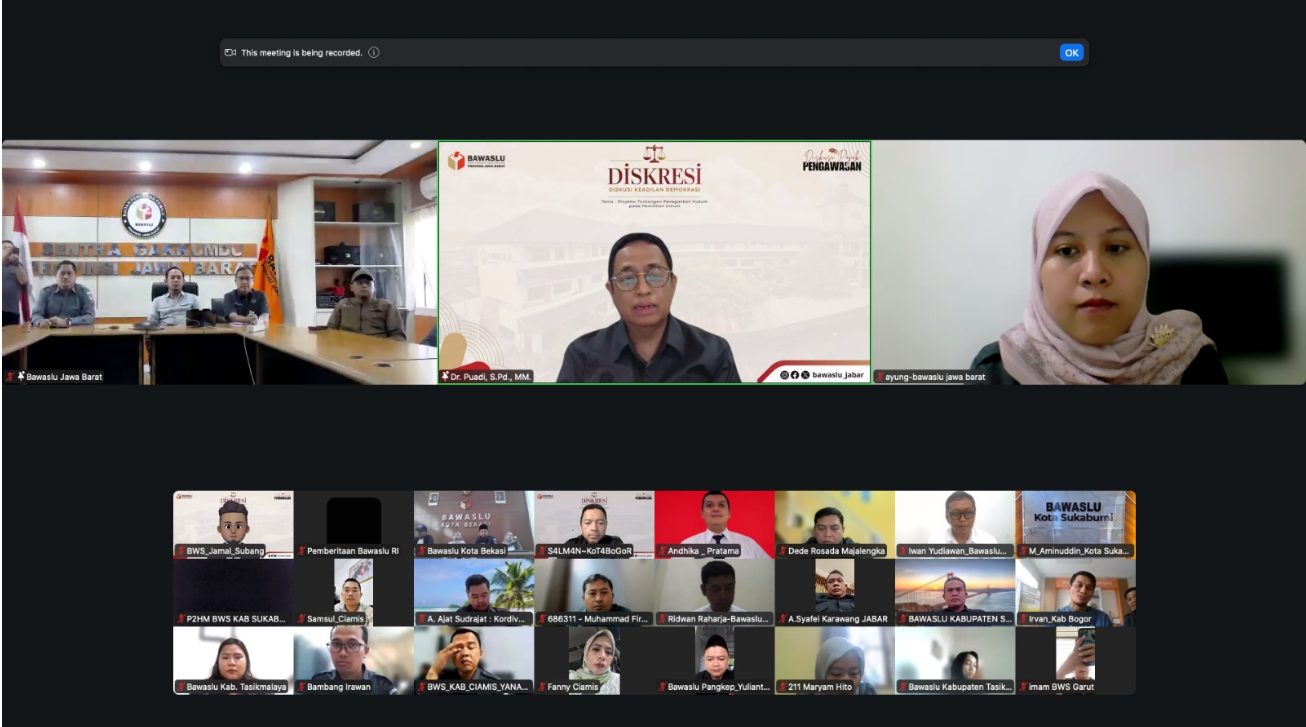 Anggota Bawaslu Puadi saat menyampaikan arahannya dalam Diskusi Keadilan Demokrasi yang digelar Bawaslu Provinsi Jawa Barat via daring, Senin, (23/2/2026).