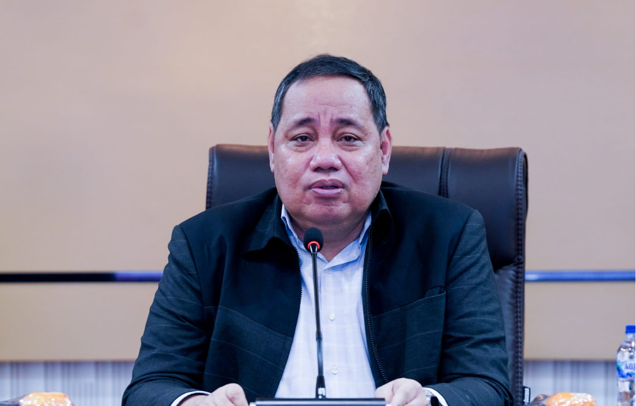 Anggota Bawaslu Herwyn JH Malonda memberikan arahan dalam Rapat Pembahasan Desain Kelembagaan Bawaslu sebagai Masukan RUU Pemilu di Ruang Rapat Bawaslu Lantai 5, Rabu (4/2/2026). Foto: Pemberitaan dan Publikasi Bawaslu RI