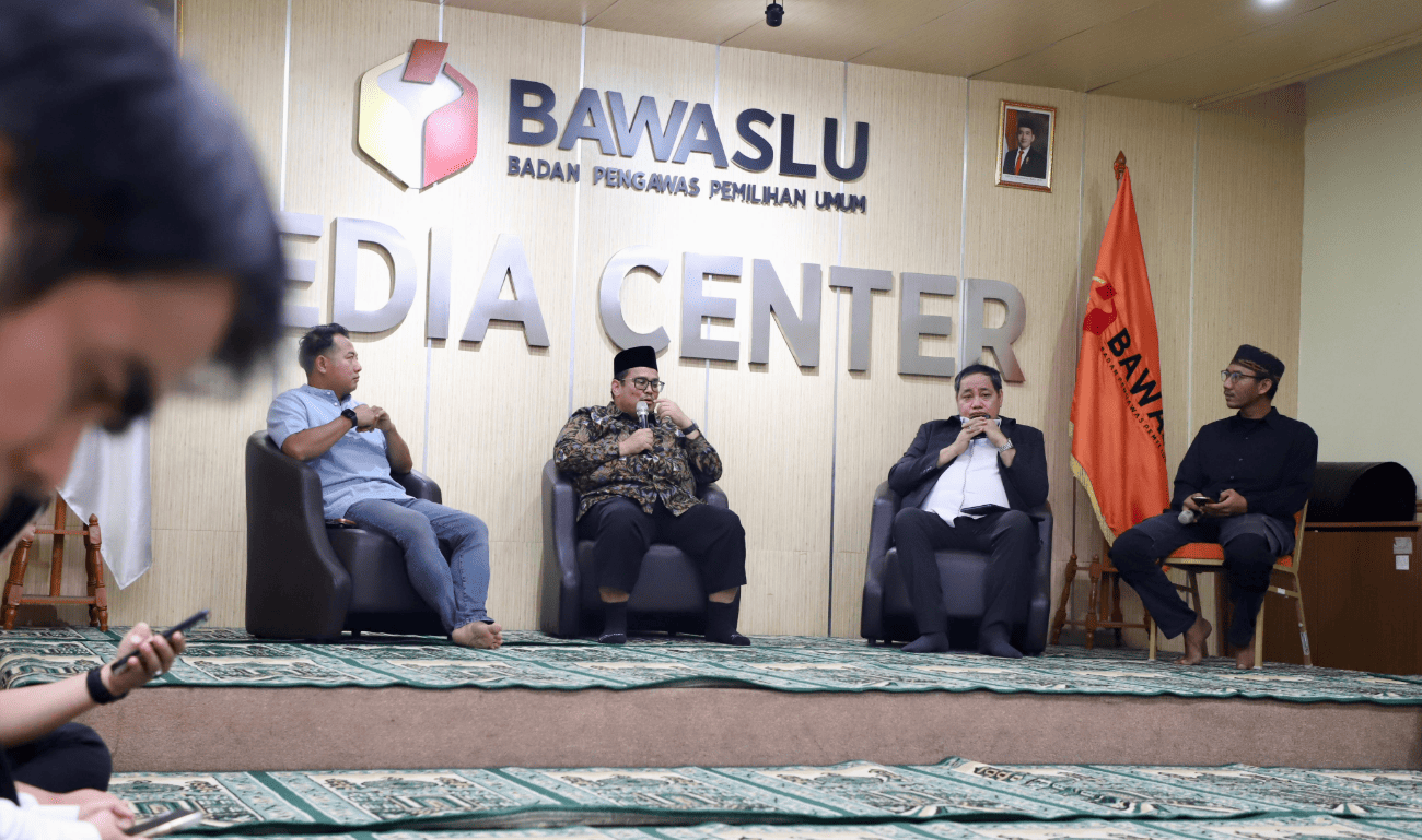 Ketua Bawaslu Rahmat Bagja saat berdiskusi bersama Komite Pemilih Indonesia (KPPDem) di Media Center Bawaslu