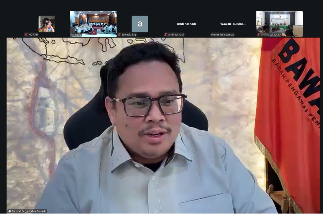Ketua Bawaslu Rahmat Bagja saat memberikan arahan pada kegiatan Monitoring, Evaluasi, dan Pelaporan Pelaksanaan Program Bawaslu Provinsi Sulawesi Selatan bertema Refleksi Penguatan Kelembagaan dalam Evaluasi Program Pengawasan Pemilu untuk Meningkatkan Integritas Demokrasi, melalui daring, di Jakarta