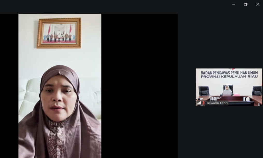 Anggota Bawaslu Lolly Suhenty dalam kegiatan Ngabuburit Pengawasan Kepulauan Riau secara daring.