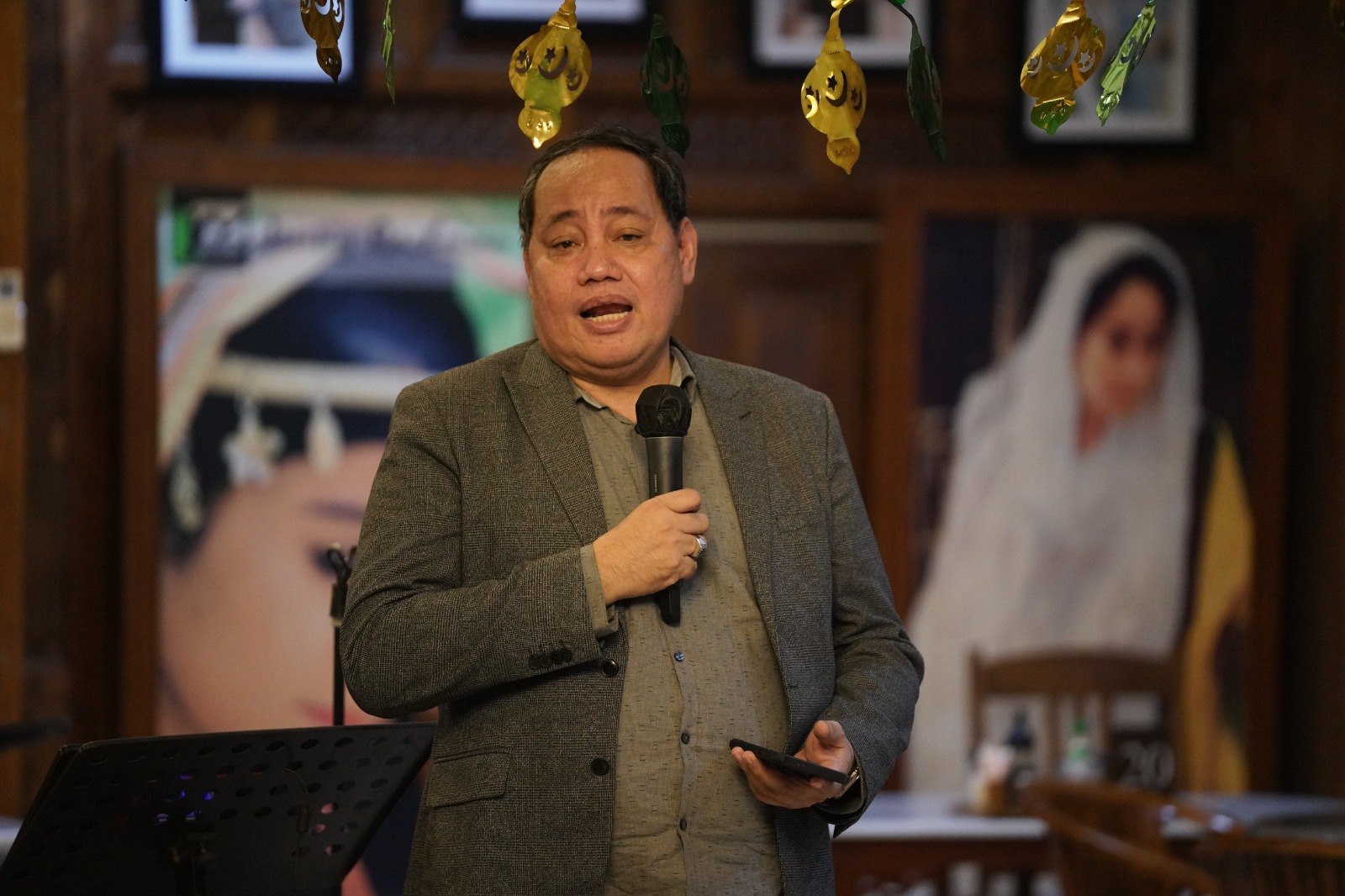 Anggota Bawaslu Herwyn JH Malonda saat memberikan sambutan pada acara Buka Bersama Keluarga Besar JPPR, Kamis (5/3/2026). Foto: Pemberitaan dan Publikasi Bawaslu RI.