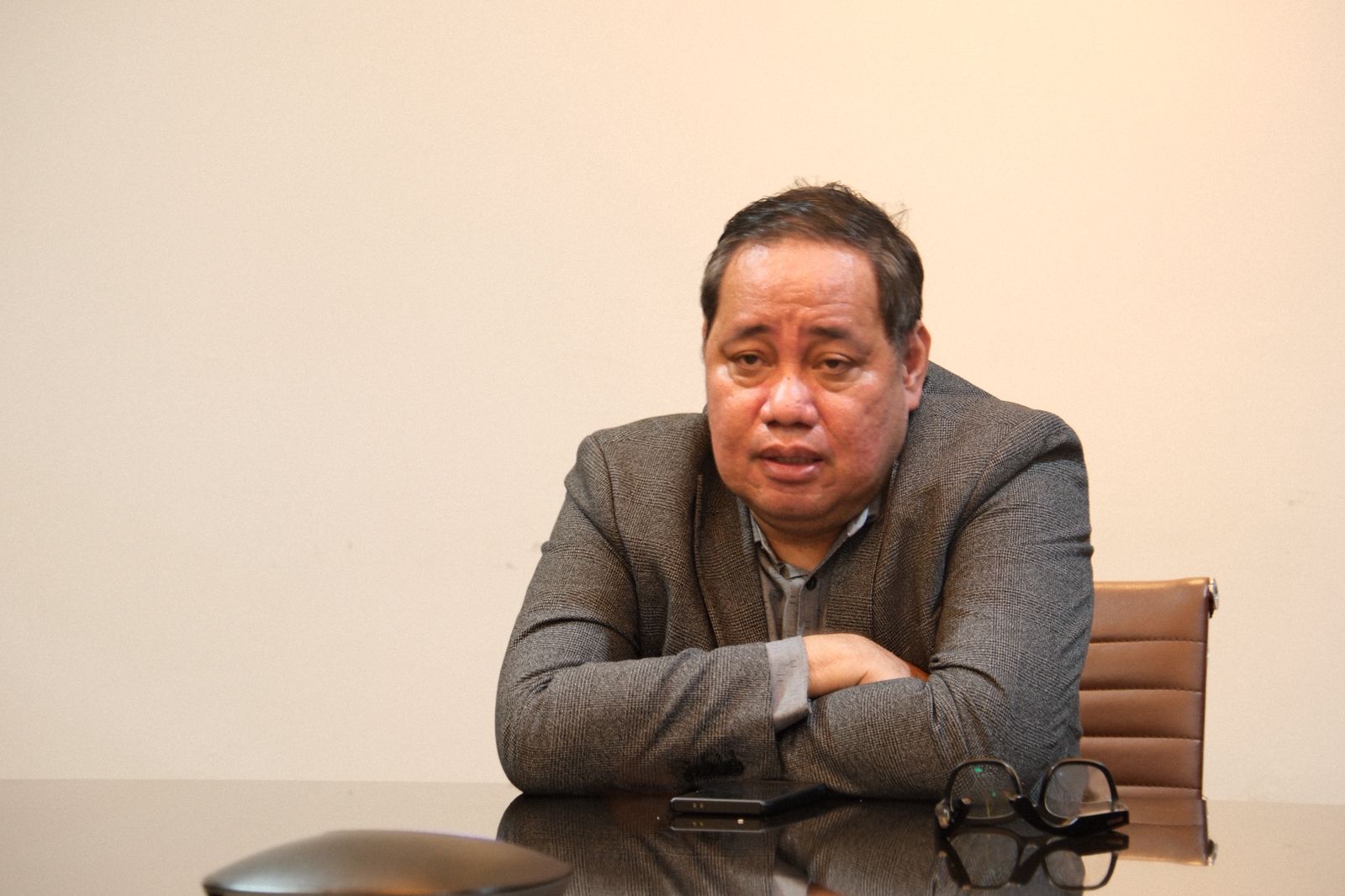 Anggota Bawaslu Herwyn JH Malonda memberikan arahan dalam rapat Pembahasan Edaran Panduan Desain Arsitektural dan Dokumen Pengelolaan Lingkungan Kantor Bawaslu Provinsi, Kabupaten, dan Kota di Gedung Bawaslu, Kamis (5/3/2026).