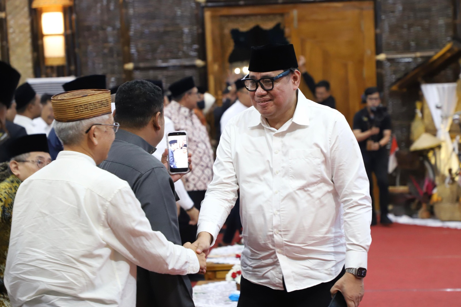 Anggota Bawaslu Herwyn JH Malonda menghadiri Safari Ramadan yang diselenggarakan Ketua Komisi II DPR RI Rifqinizamy Karsayuda di Bandung, Jawa Barat, Jumat (6/3/2026).