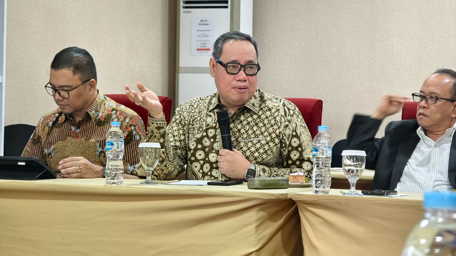 nggota Bawaslu RI Herwyn JH Malonda dalam Fokus Grup Diskusi (FGD) Penguatan Tata Kelola Kelembagaan Pengawas Pemilu di Palu, Sulawesi Tengah, Rabu (1/4/2026)