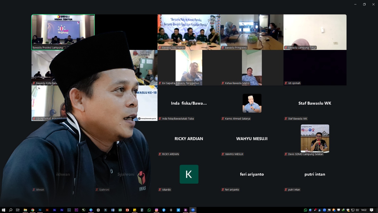 Dalam upaya meningkatkan kapasitas sumber daya manusia (SDM) pengawas pemilu dan jajaran kesekretariatan, Bawaslu Provinsi Lampung menggelar kegiatan Akselerasi Nalar dan Tukar Ilmu di Lingkungan Bawaslu Provinsi dan Bawaslu Kabupaten/Kota se-Provinsi Lampung (ANTI LINGLUNG). Kegiatan ini mengusung tema “Kinerja Pengawasan Bawaslu Kabupaten/Kota: Transformasi di Tengah Efisiensi Anggaran” dan dilaksanakan secara daring melalui Zoom Meeting pada Senin (13/04).