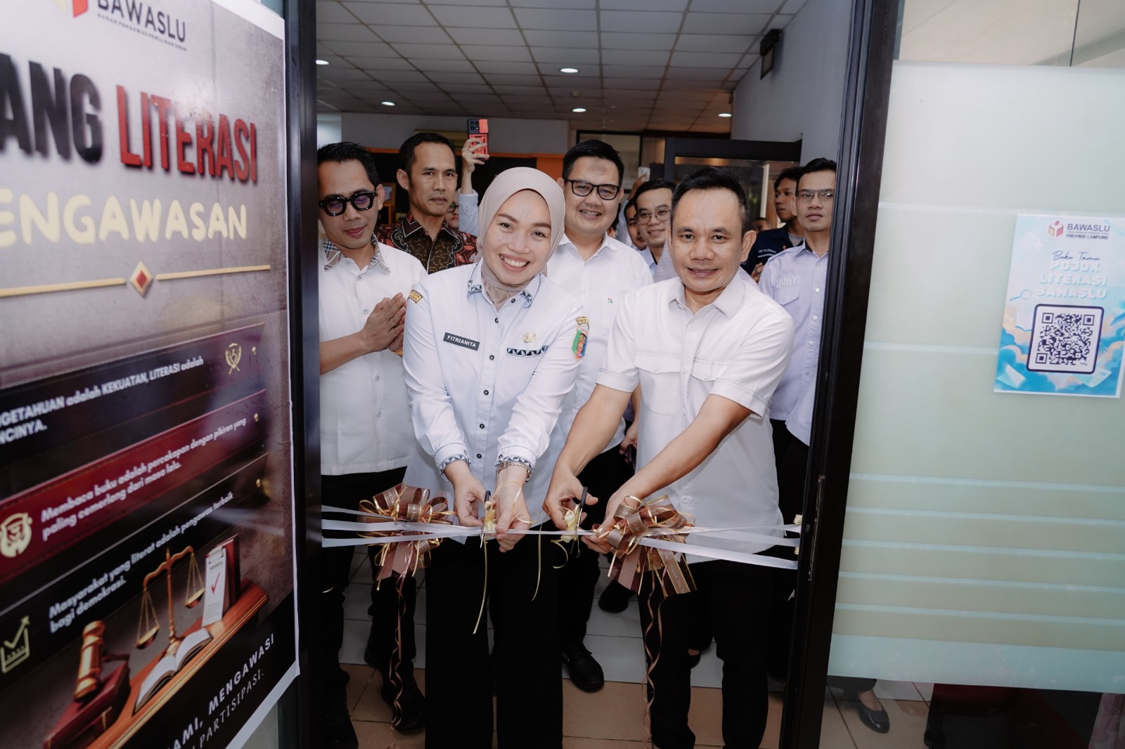Badan Pengawas Pemilihan Umum (Bawaslu) Provinsi Lampung resmi meluncurkan Ruang Literasi Pengawasan sebagai upaya memperkuat kapasitas pengawasan partisipatif sekaligus meningkatkan edukasi publik terkait demokrasi dan pemilu. Kegiatan launching yang digelar di Kantor Bawaslu Provinsi Lampung pada Rabu (22/04)