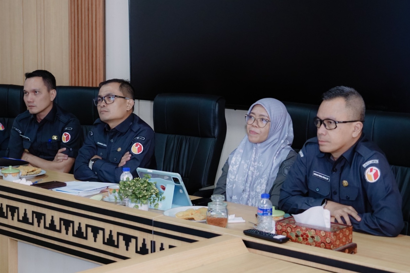 Bawaslu Provinsi Lampung menggelar Rapat Rutin Jajaran Sekretariat bersama Bawaslu Kabupaten/Kota se-Provinsi Lampung dalam rangka pembinaan dan evaluasi kelembagaan. Kegiatan tersebut dilaksanakan secara daring melalui Zoom Meeting pada Selasa (28/04).