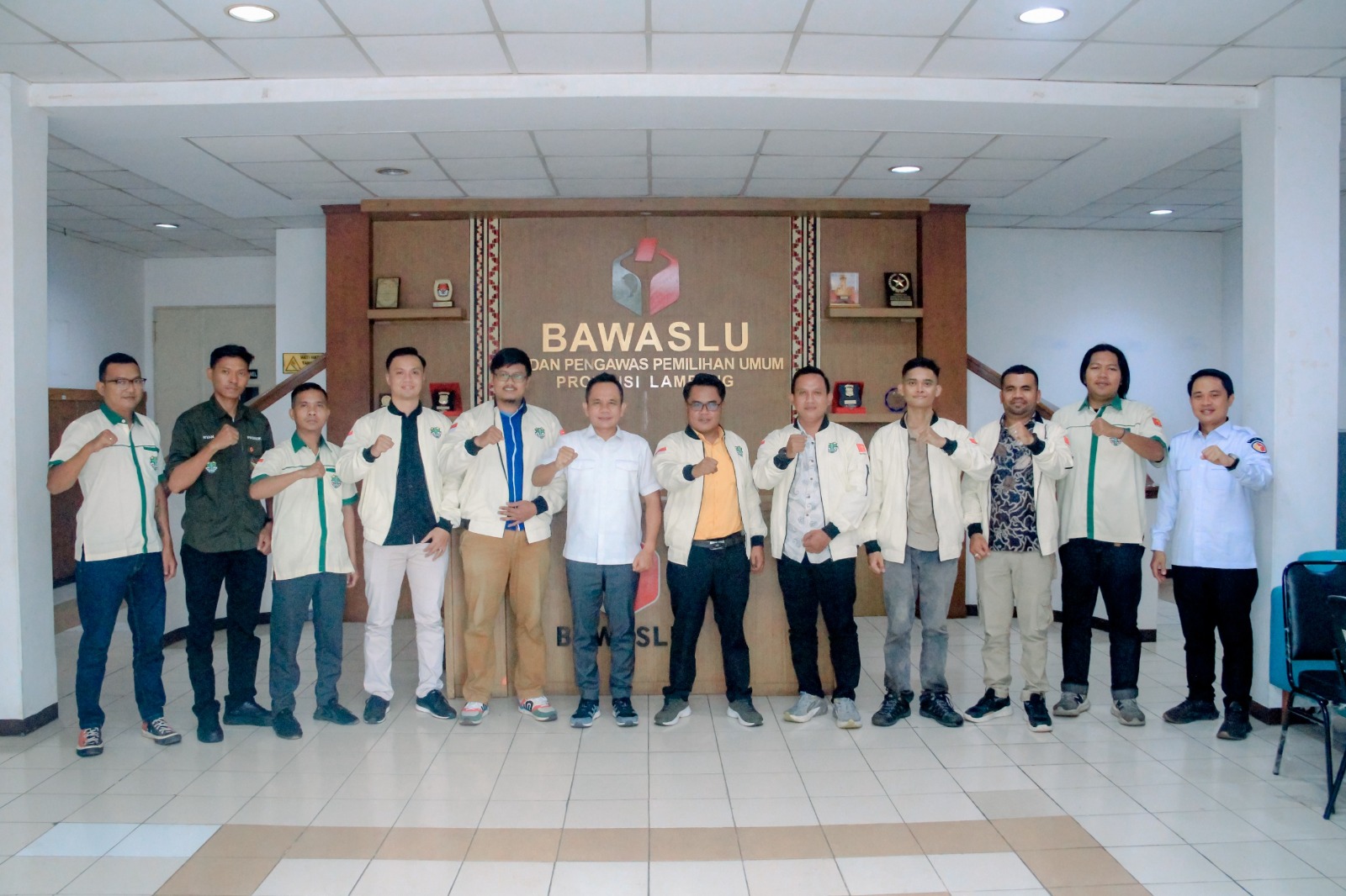 Badan Pengawas Pemilihan Umum (Bawaslu) Provinsi Lampung menerima audiensi Pemuda Katolik Komisariat Daerah (Komda) Lampung di Kantor Bawaslu Provinsi Lampung, Rabu (29/04). 