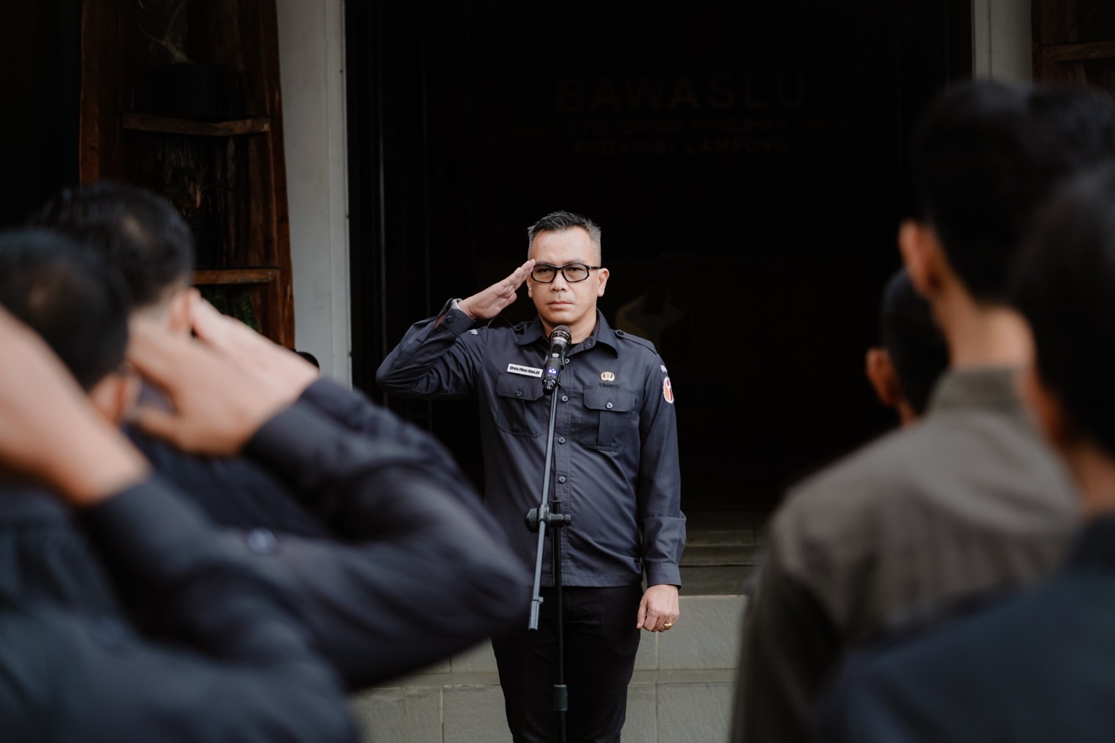 Bawaslu Provinsi Lampung menggelar apel pagi rutin yang berlangsung di halaman kantor Bawaslu Provinsi Lampung pada Senin (04/05). 