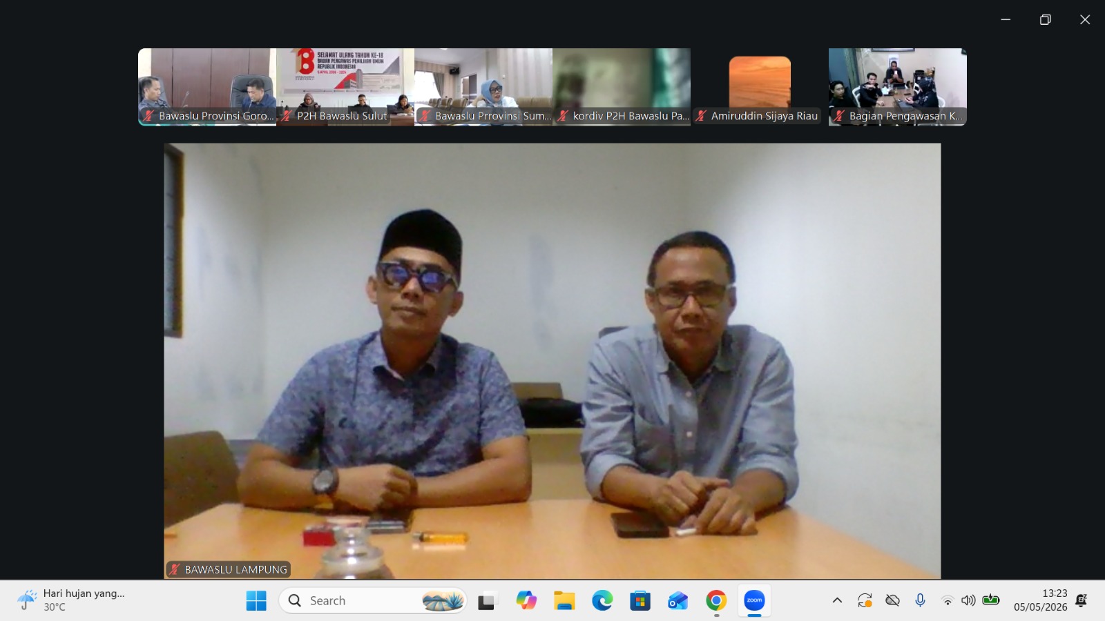 Anggota Bawaslu Provinsi Lampung, Hamid Badrul Munir dan Ahmad Qohar, menghadiri Rapat Koordinasi dan Training of Fasilitator Pendidikan Pengawas Partisipatif (P2P) yang diselenggarakan oleh Bawaslu RI secara daring melalui Zoom Meeting pada Selasa (05/05).