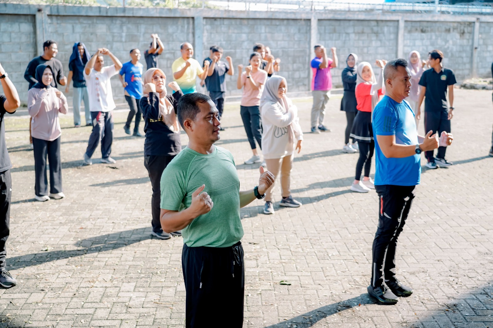 Bawaslu Provinsi Lampung menggelar kegiatan senam rutin bersama di halaman kantor Bawaslu Provinsi Lampung pada Kamis (07/05).