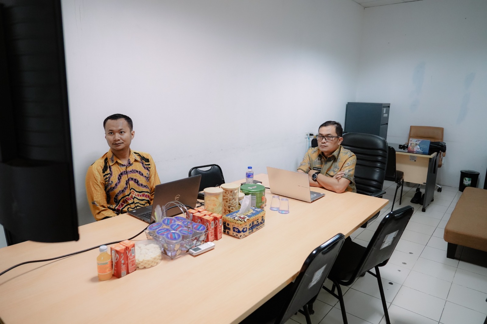 Pelaksana Tugas (Plt.) Kepala Sekretariat Bawaslu Provinsi Lampung, Achmad Sutiono, menghadiri Sosialisasi Pelaksanaan Orientasi Pegawai Pemerintah dengan Perjanjian Kerja (PPPK) di lingkungan Bawaslu/Panwaslih Provinsi yang dilaksanakan secara daring melalui Zoom Meeting pada Kamis (07/05).